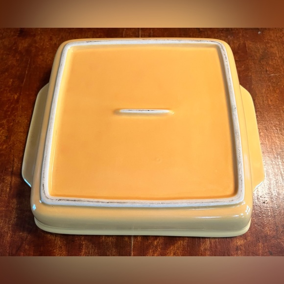 Vintage yellow stoneware lidded casserole dish and baking dish. - Picture 6 of 8